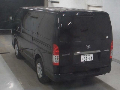 TOYOTA HIACE VAN