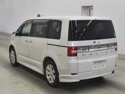 MITSUBISHI DELICA D:5