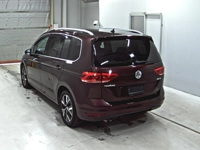 VOLKSWAGEN GOLF TOURAN