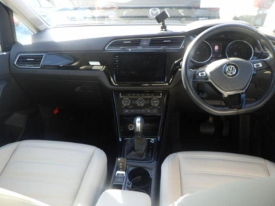 VOLKSWAGEN GOLF TOURAN