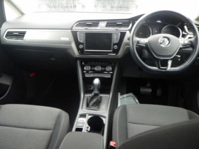 VOLKSWAGEN GOLF TOURAN