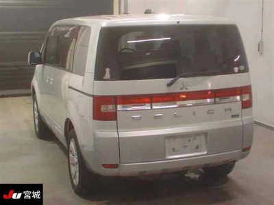 MITSUBISHI DELICA D:5