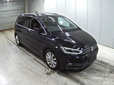 VOLKSWAGEN GOLF TOURAN