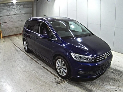VOLKSWAGEN GOLF TOURAN
