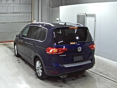 VOLKSWAGEN GOLF TOURAN