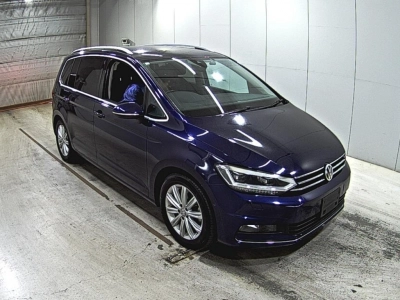 VOLKSWAGEN GOLF TOURAN
