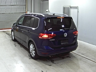VOLKSWAGEN GOLF TOURAN