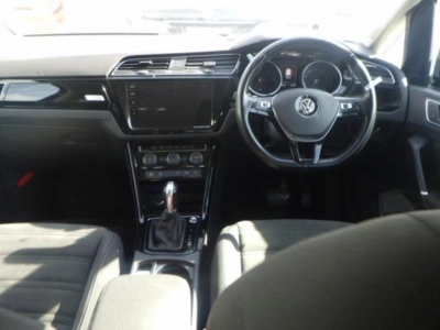 VOLKSWAGEN GOLF TOURAN