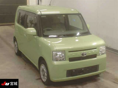 TOYOTA PIXIS SPACE