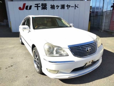 TOYOTA CROWN MAJESTA