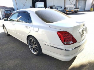 TOYOTA CROWN MAJESTA