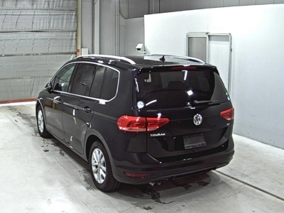 VOLKSWAGEN GOLF TOURAN