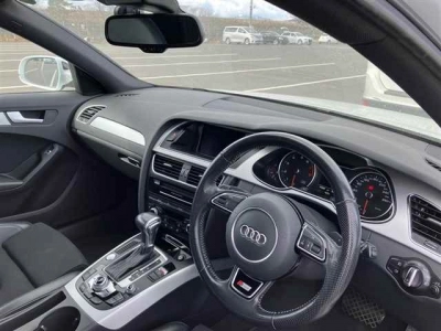 AUDI A4 AVANTE