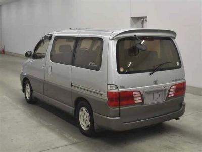 TOYOTA GRAND HIACE
