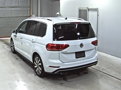 VOLKSWAGEN GOLF TOURAN