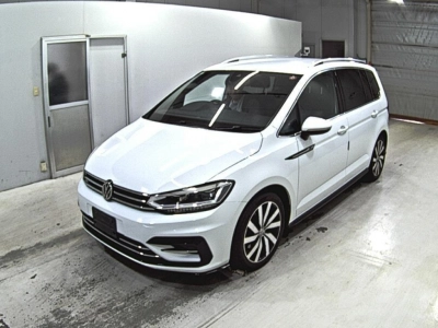 VOLKSWAGEN GOLF TOURAN
