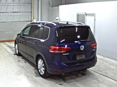 VOLKSWAGEN GOLF TOURAN
