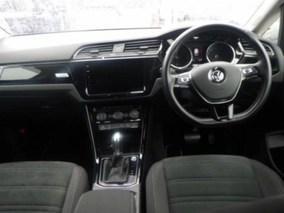 VOLKSWAGEN GOLF TOURAN