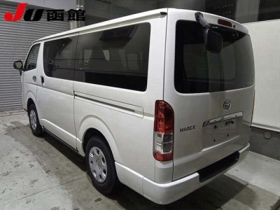 TOYOTA HIACE VAN