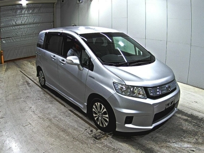 HONDA FREED SPIKE HYBRID