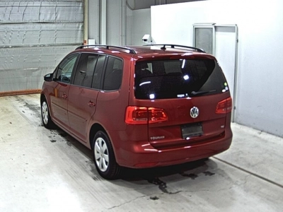 VOLKSWAGEN GOLF TOURAN