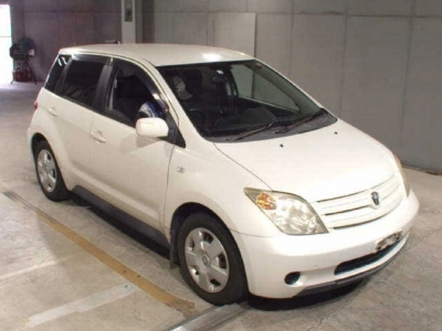 TOYOTA IST