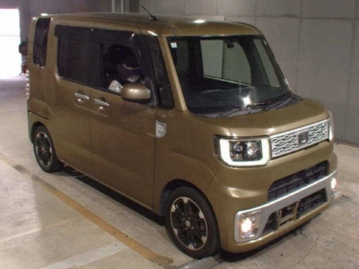 DAIHATSU WAKE