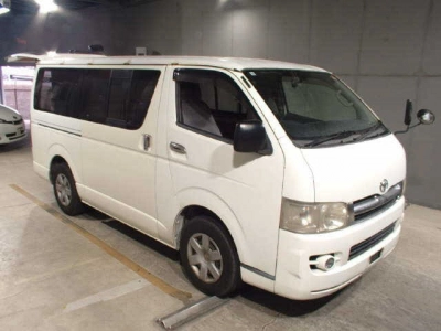 TOYOTA HIACE
