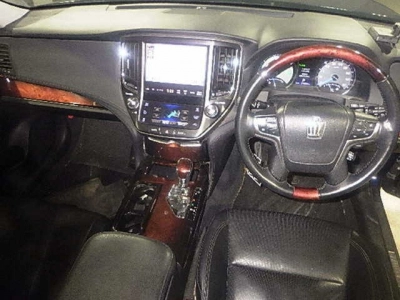 TOYOTA CROWN MAJESTA