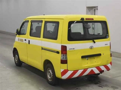 TOYOTA LITE ACE VAN