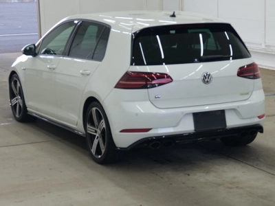 VOLKSWAGEN GOLF R