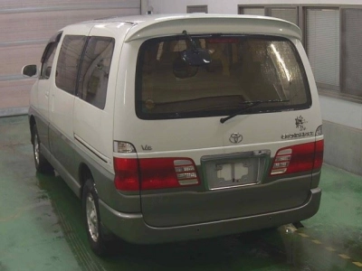 TOYOTA GRAND HIACE