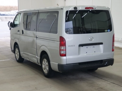 TOYOTA HIACE