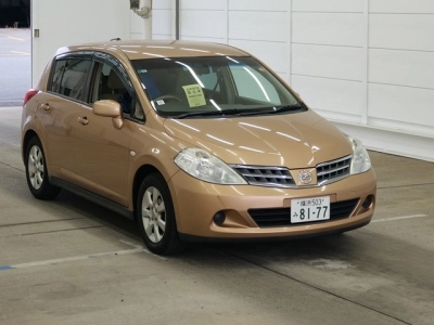 NISSAN TIIDA