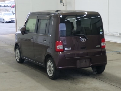 TOYOTA PIXIS SPACE