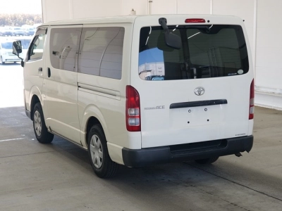 TOYOTA REGIUS ACE