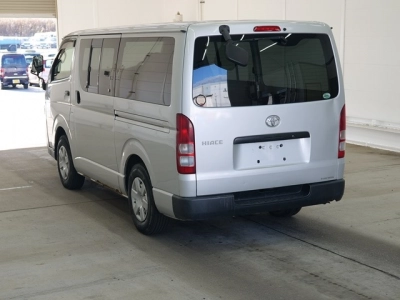 TOYOTA HIACE