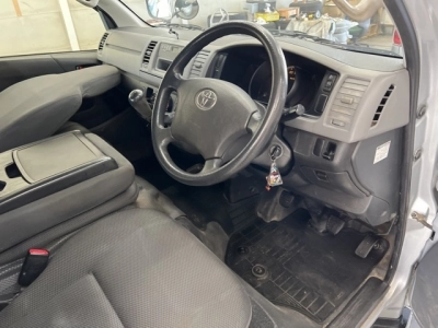 TOYOTA HIACE