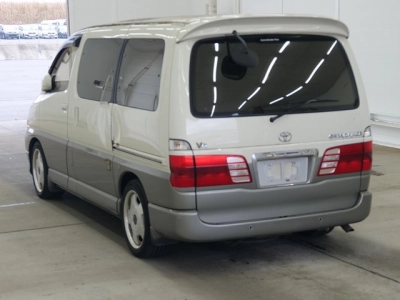 TOYOTA GRAND HIACE