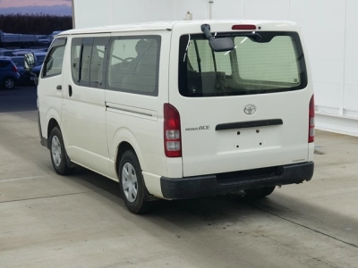 TOYOTA REGIUS ACE