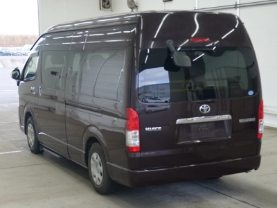 TOYOTA HIACE