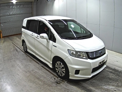 HONDA FREED SPIKE HYBRID