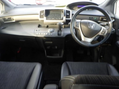 HONDA FREED SPIKE HYBRID