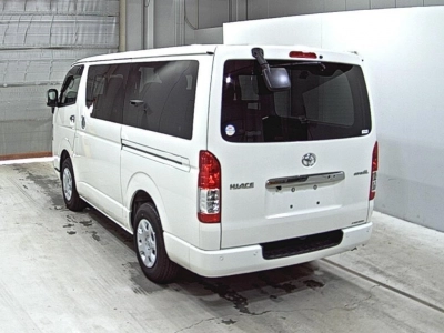 TOYOTA HIACE VAN