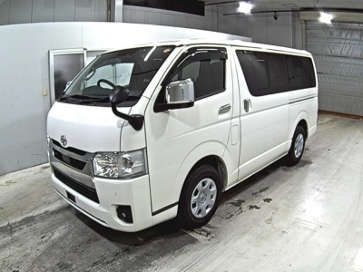 TOYOTA HIACE VAN