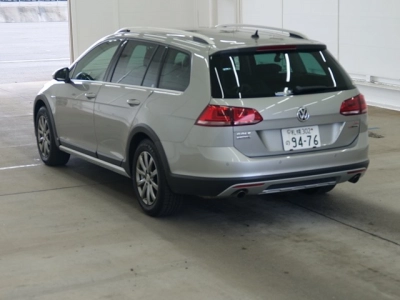 VOLKSWAGEN GOLF ALLTRACK