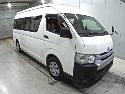 TOYOTA HIACE COMMUTER