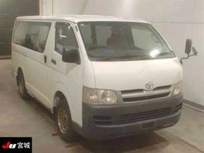 TOYOTA HIACE VAN