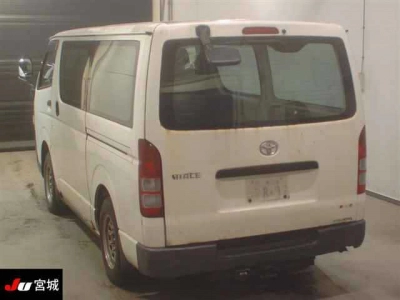 TOYOTA HIACE VAN