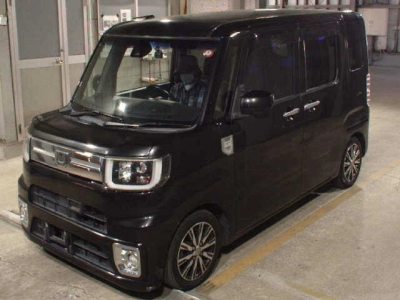 DAIHATSU WAKE